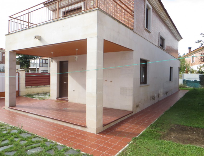 Alquiler - Chalet -
Laguna de Duero