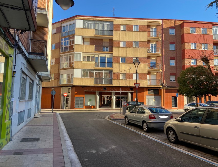 Alquiler - Piso -
Valladolid - San Juan