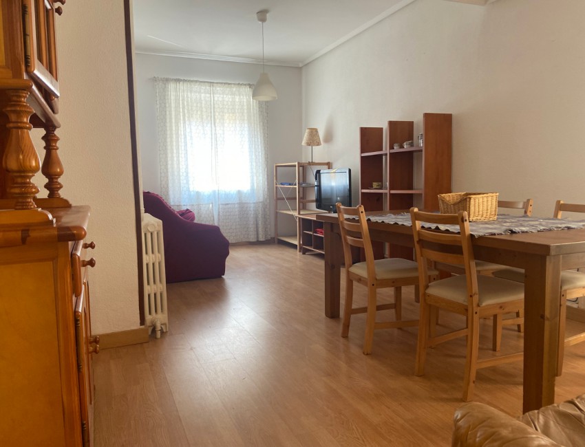 Alquiler - Piso -
Valladolid - San Juan