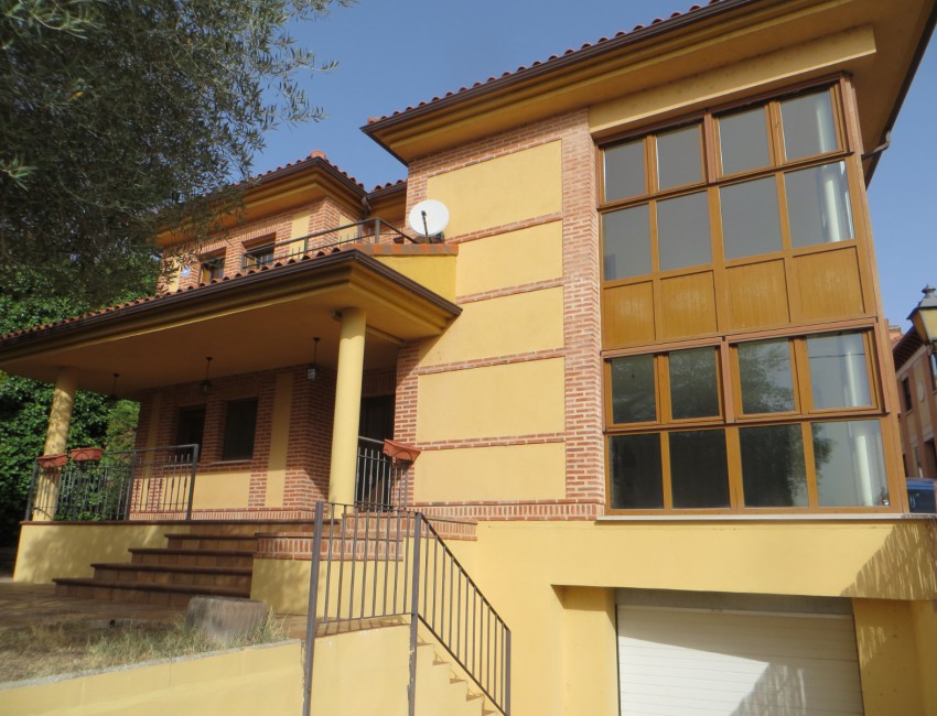 Venta - Chalet -
Simancas