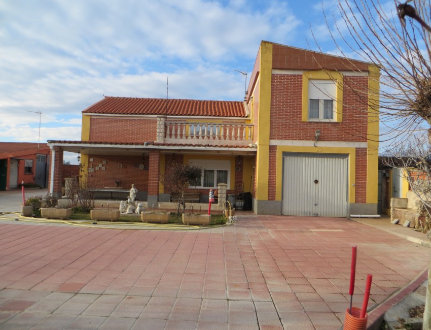 Venta - Chalet -
Trigueros del Valle