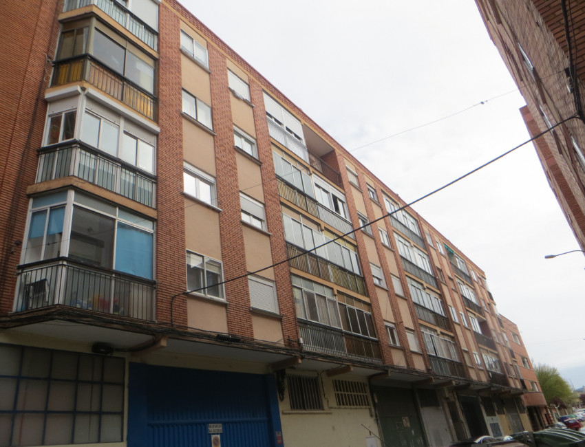 Venta - Piso -
Valladolid - Pajarillos