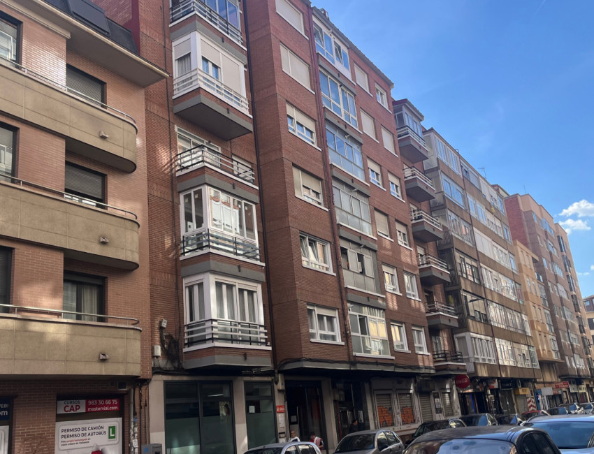 Venta - Piso -
Valladolid - San Juan