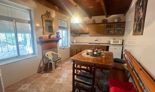 Venta - Casa -
Castromonte