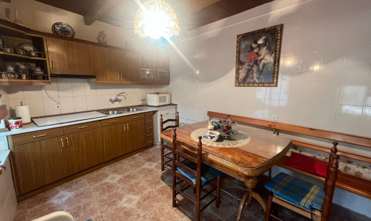 Venta - Casa -
Castromonte