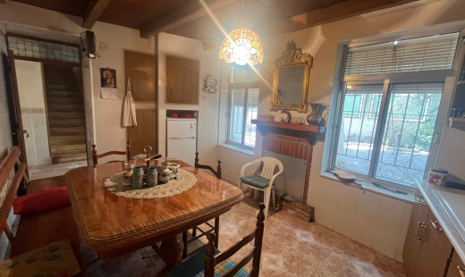 Venta - Casa -
Castromonte