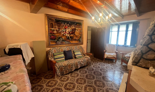 Venta - Casa -
Castromonte