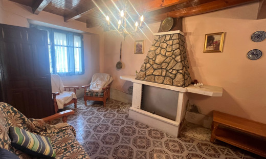 Venta - Casa -
Castromonte