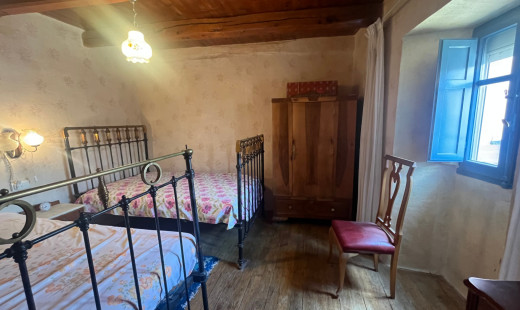 Venta - Casa -
Castromonte