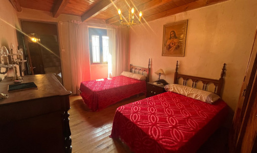 Venta - Casa -
Castromonte