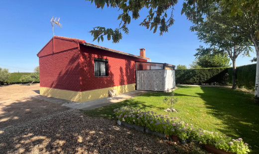 Venta - Chalet -
Dueñas