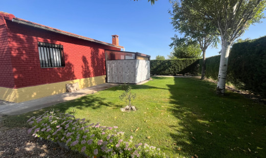 Venta - Chalet -
Dueñas