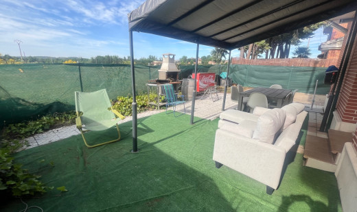 Venta - Chalet -
Mojados