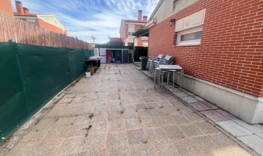 Venta - Chalet -
Mojados